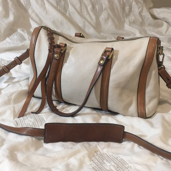 Fossil Handbags - EUC Fossil Leather Crossbody Handbag